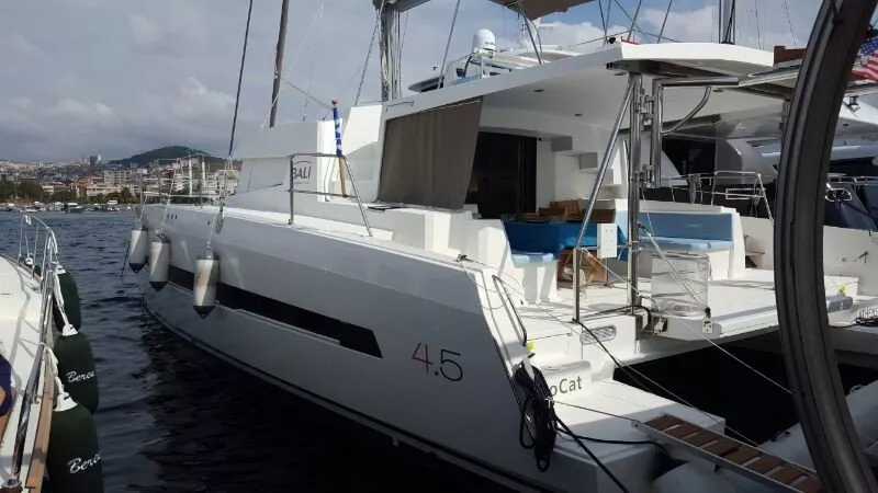 https://dev-api.arconyachts.com/storage/media/28699/conversions/427_4914032849-optimize.webp