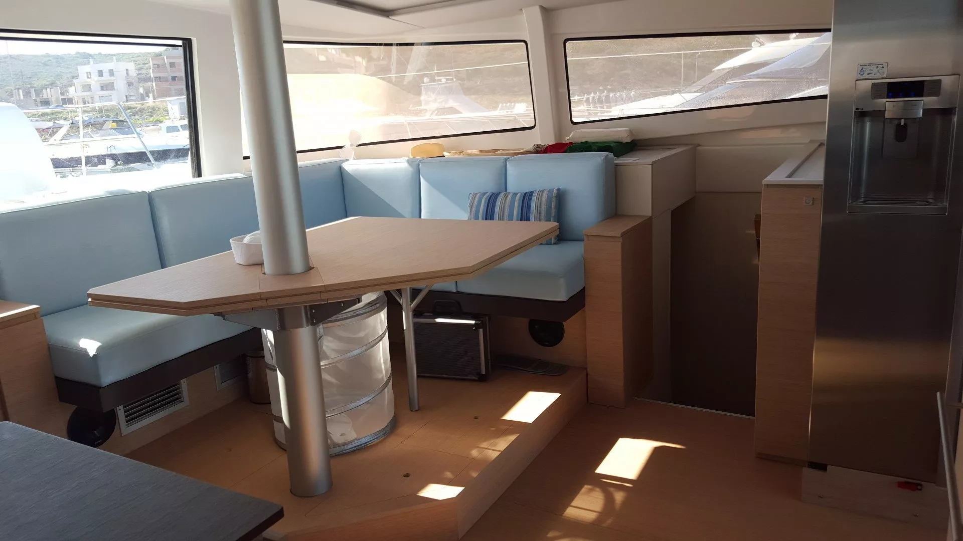 https://dev-api.arconyachts.com/storage/media/28704/conversions/427_8196941619-optimize.webp