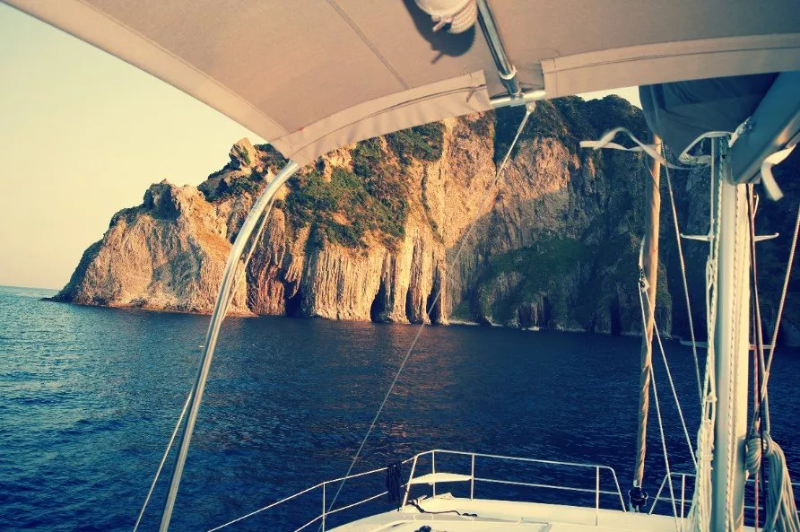 https://dev-api.arconyachts.com/storage/media/28706/conversions/427_7141231281-optimize.webp