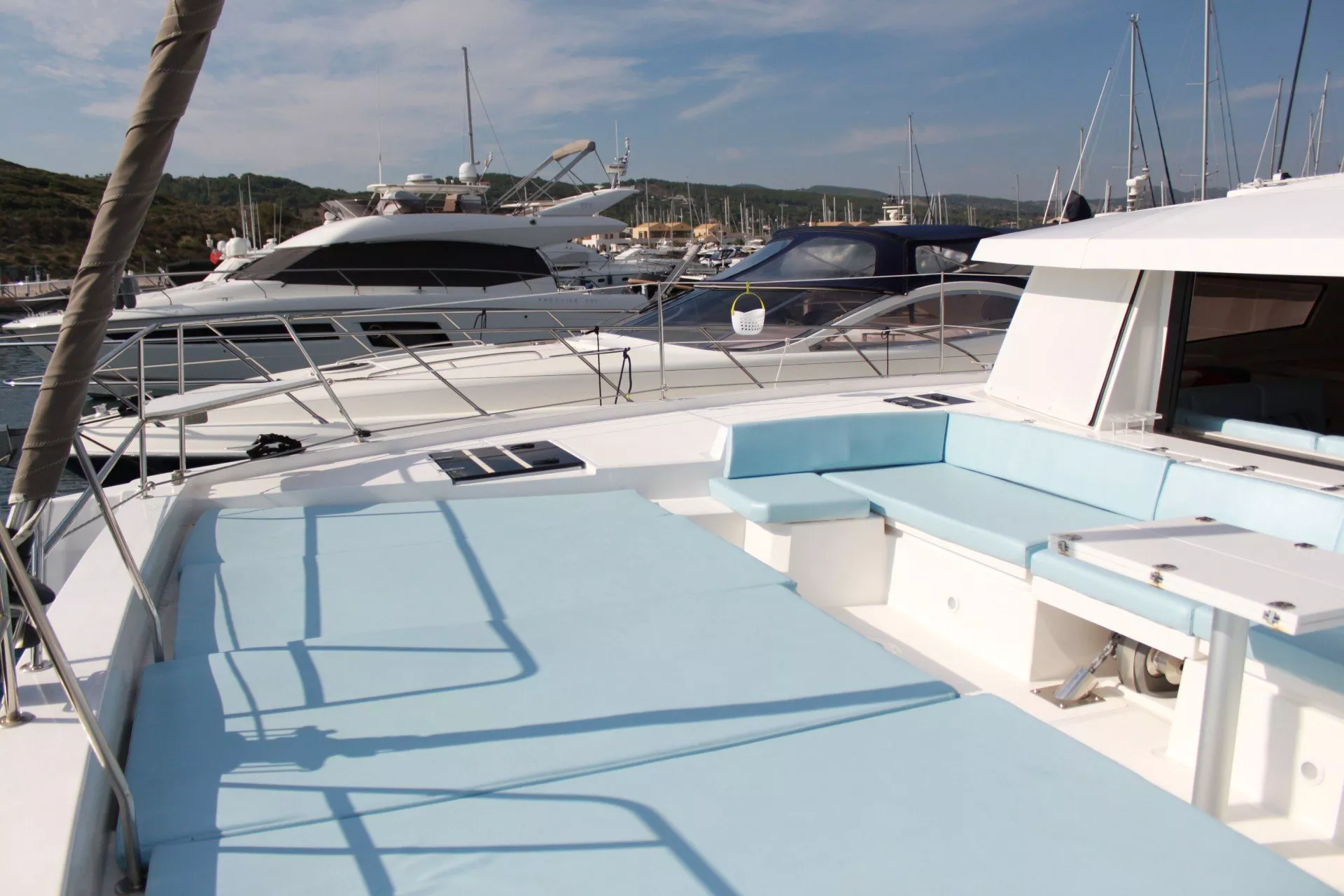 https://dev-api.arconyachts.com/storage/media/28721/conversions/427_9990151941-optimize.webp