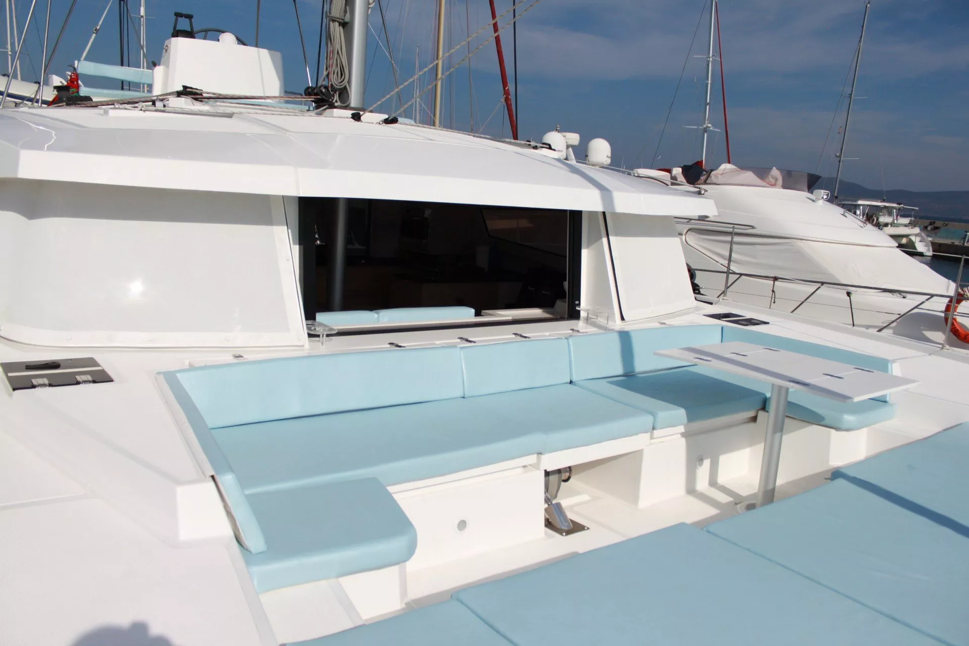 https://dev-api.arconyachts.com/storage/media/28723/conversions/427_0527030947-optimize.webp