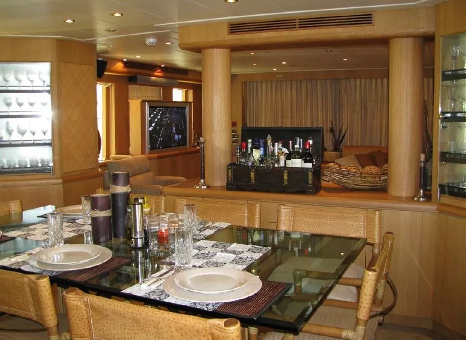 https://dev-api.arconyachts.com/storage/media/28759/conversions/424_8725525228-optimize.webp