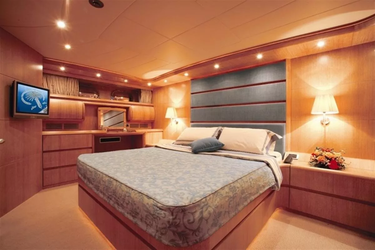 https://dev-api.arconyachts.com/storage/media/28850/conversions/419_8788937616-optimize.webp
