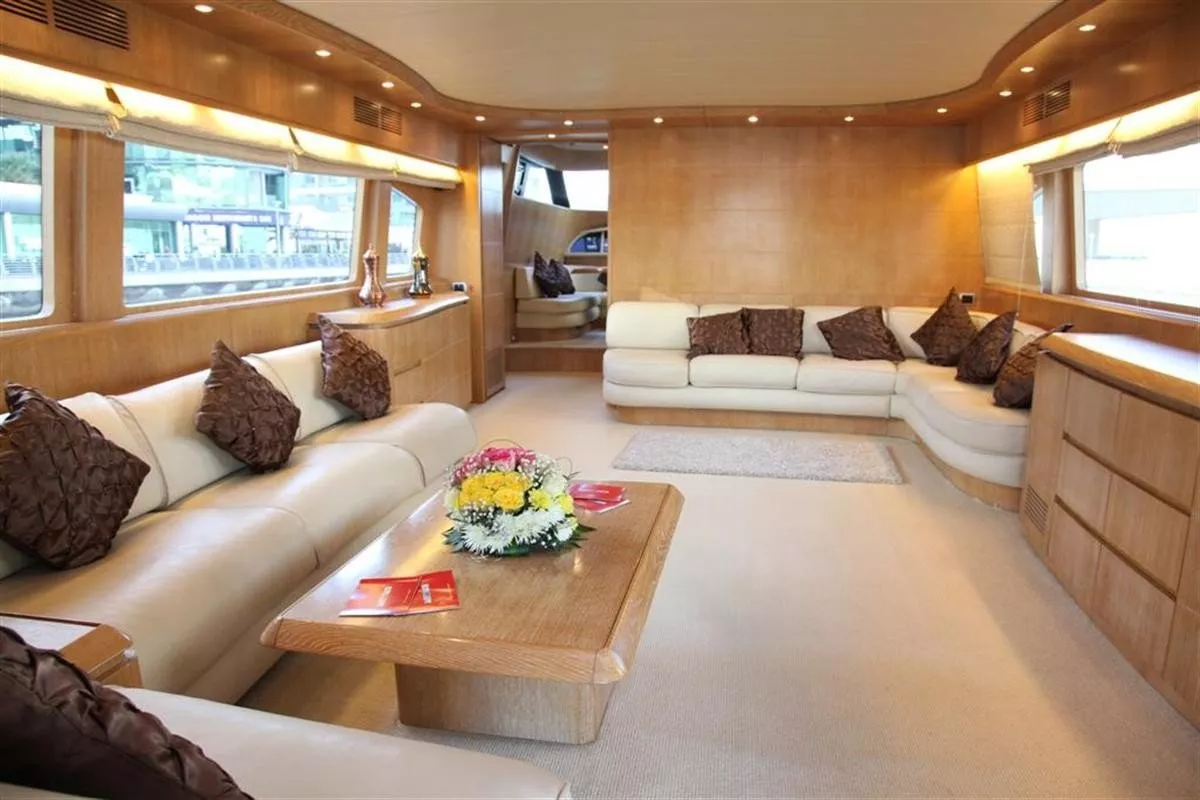 https://dev-api.arconyachts.com/storage/media/28852/conversions/419_4032406879-optimize.webp