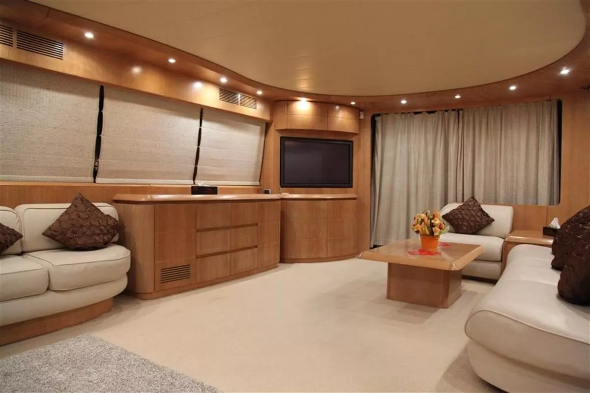 https://dev-api.arconyachts.com/storage/media/28855/conversions/419_1504945959-optimize.webp