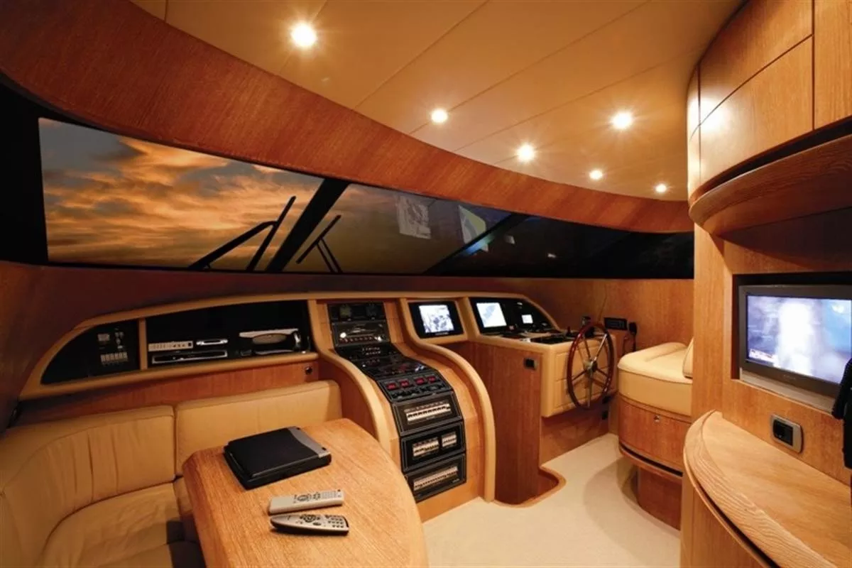 https://dev-api.arconyachts.com/storage/media/28857/conversions/419_7716219005-optimize.webp