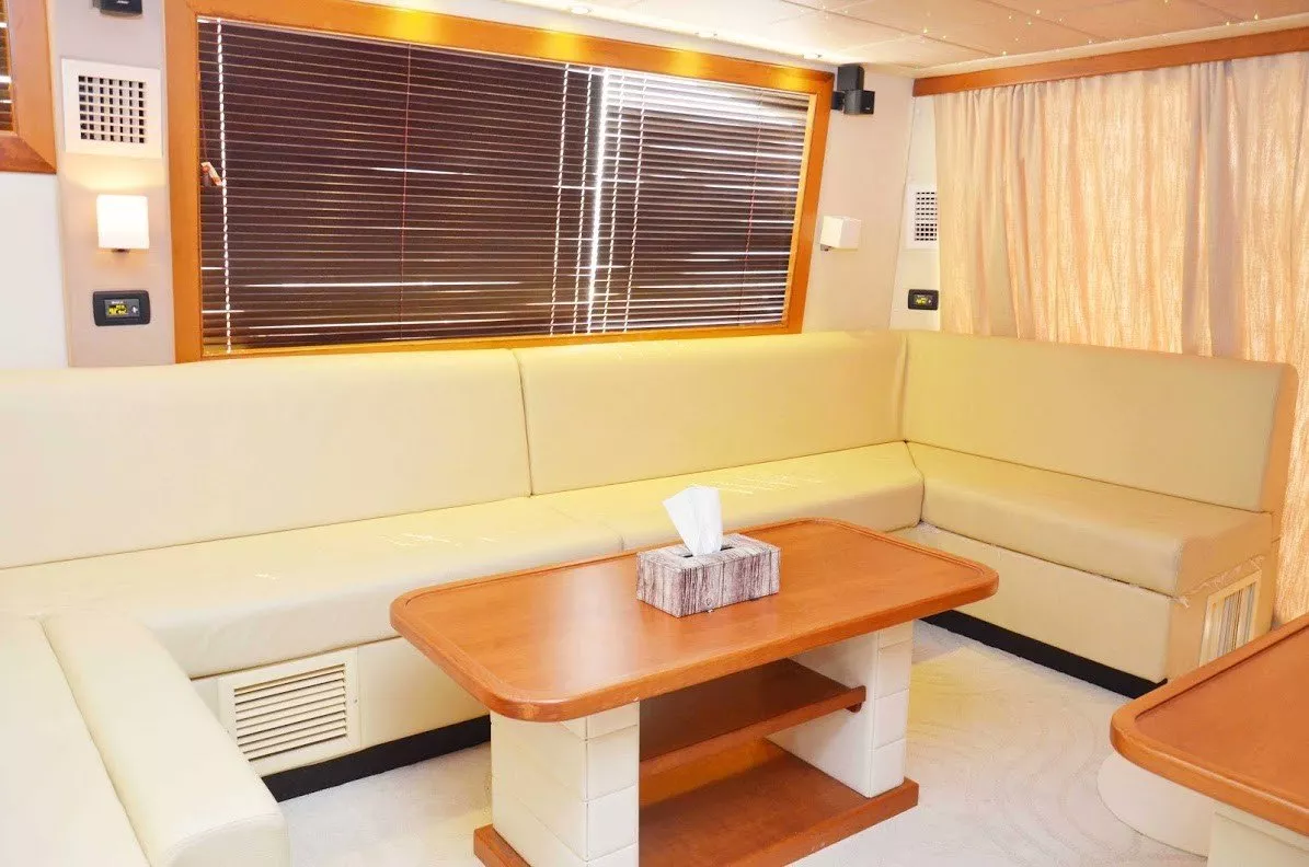 https://dev-api.arconyachts.com/storage/media/28864/conversions/418_8236406904-optimize.webp