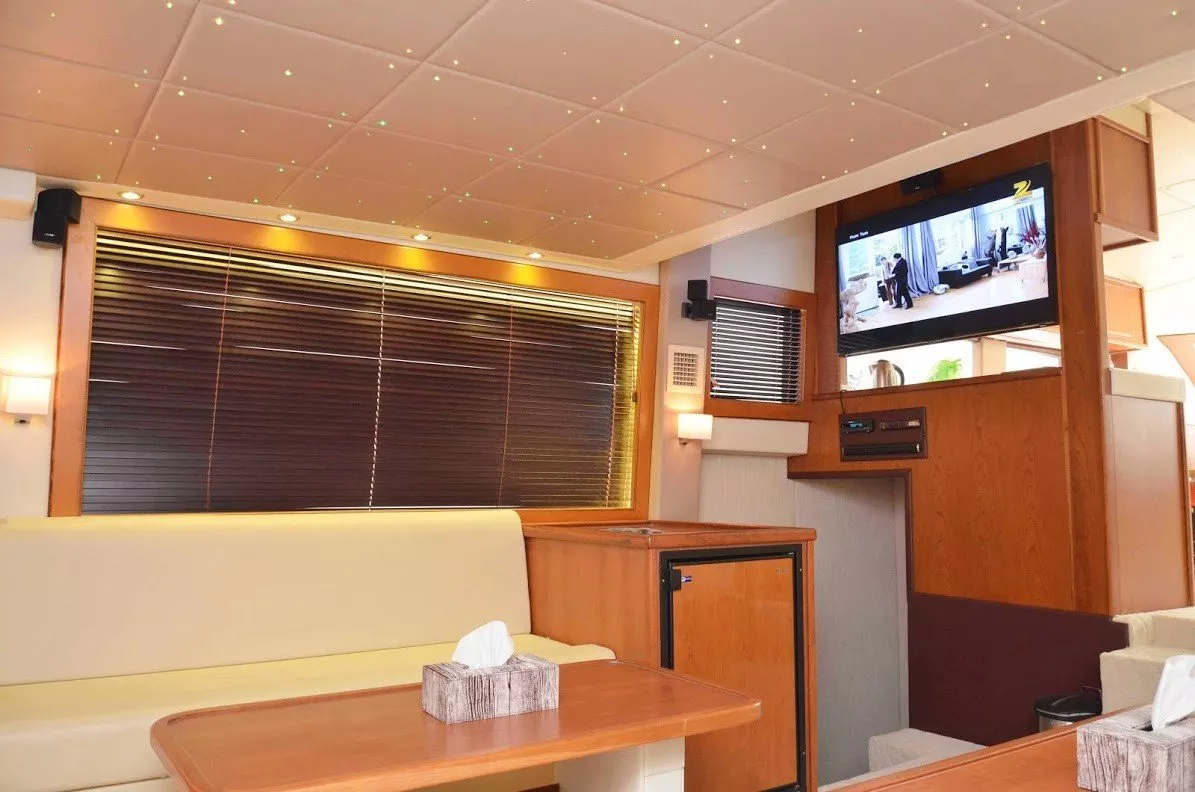 https://dev-api.arconyachts.com/storage/media/28865/conversions/418_8318444747-optimize.webp