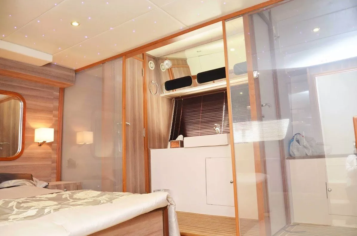 https://dev-api.arconyachts.com/storage/media/28866/conversions/418_6426510725-optimize.webp