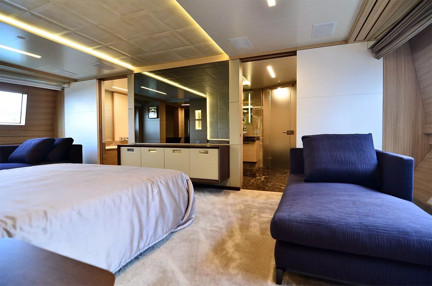 https://dev-api.arconyachts.com/storage/media/28892/conversions/416_1401993853-optimize.webp