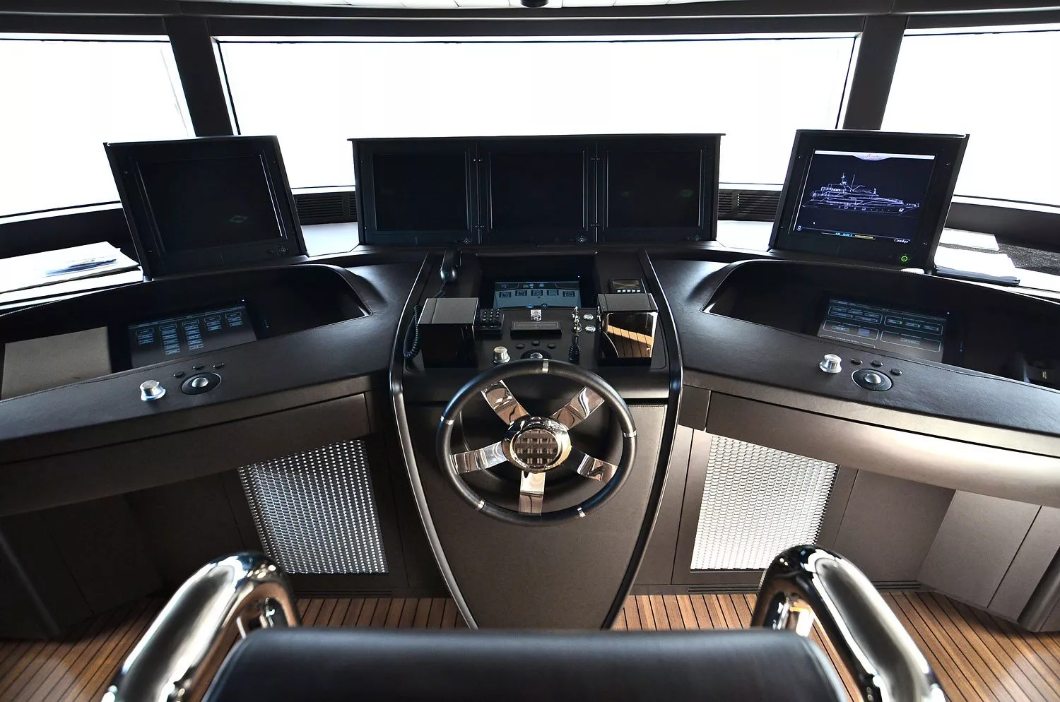 https://dev-api.arconyachts.com/storage/media/28911/conversions/416_2308983549-optimize.webp