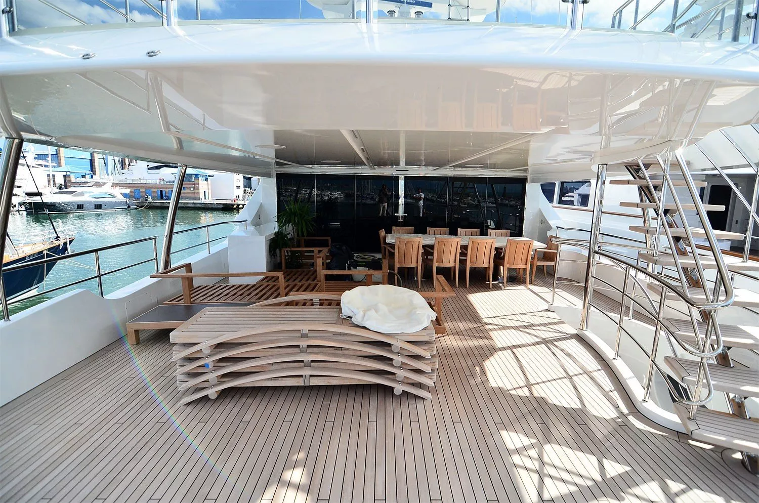 https://dev-api.arconyachts.com/storage/media/28915/conversions/416_2988098098-optimize.webp