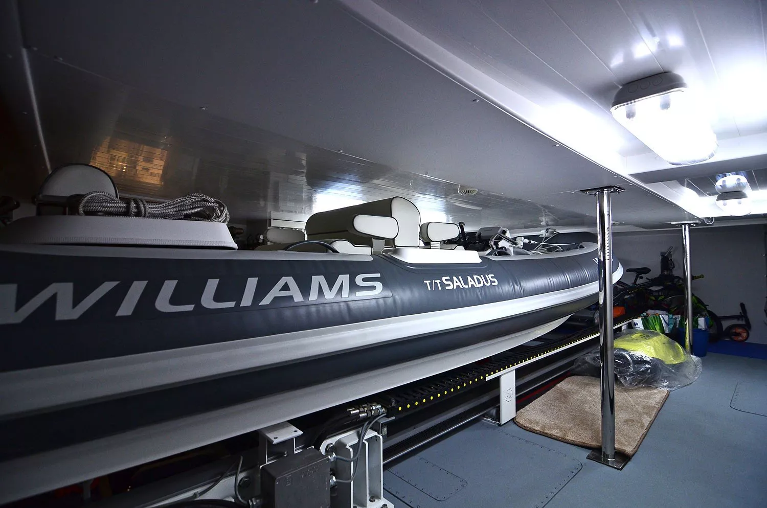 https://dev-api.arconyachts.com/storage/media/28920/conversions/416_9525695792-optimize.webp