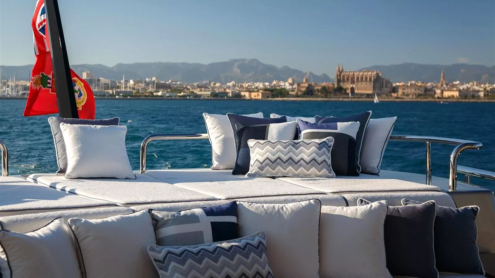 https://dev-api.arconyachts.com/storage/media/28948/conversions/238_8897577322-optimize.webp