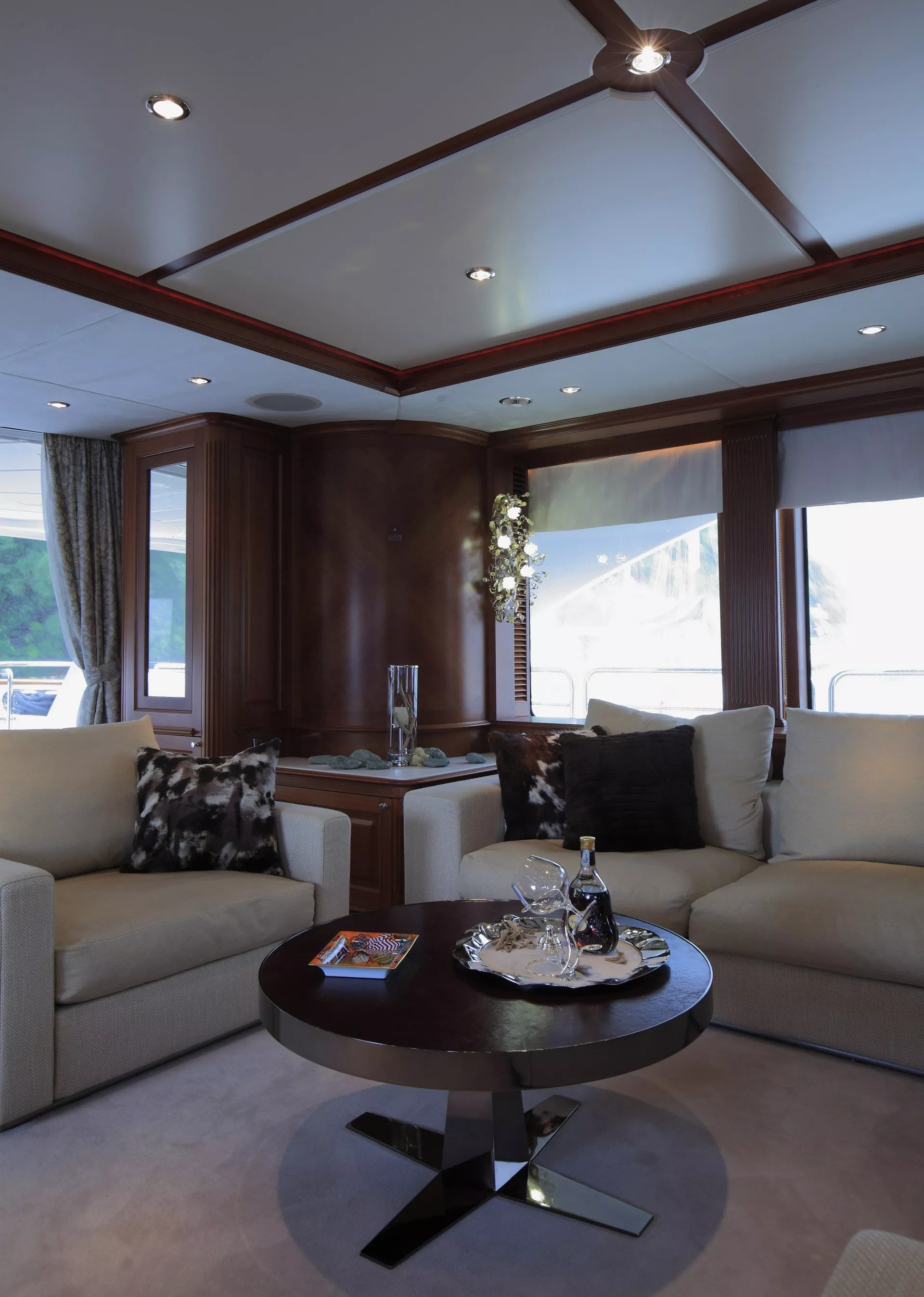 https://dev-api.arconyachts.com/storage/media/28955/conversions/41_4777828396-optimize.webp