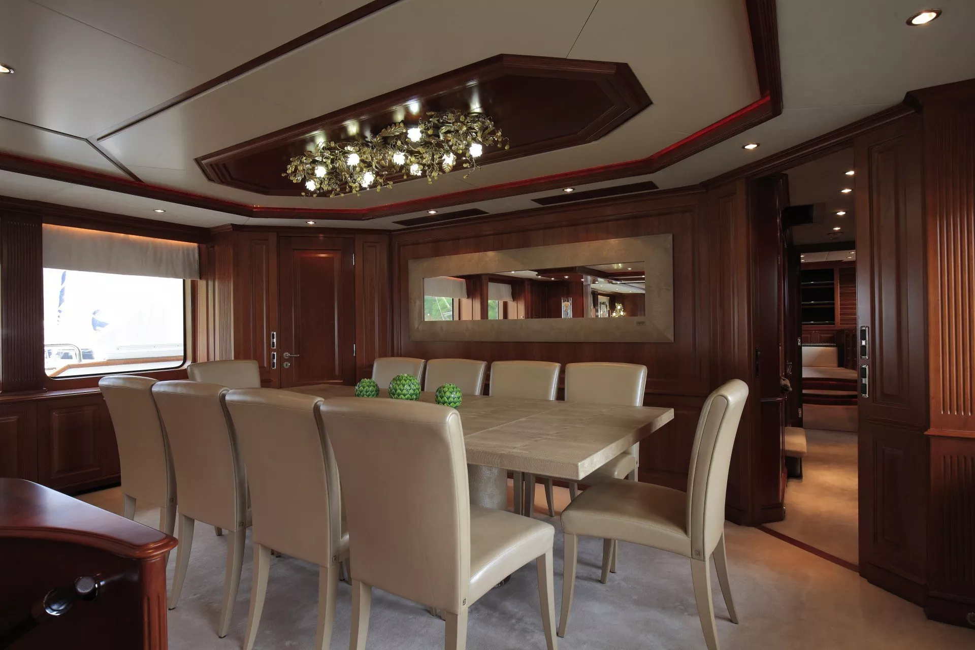 https://dev-api.arconyachts.com/storage/media/28956/conversions/41_3740607958-optimize.webp