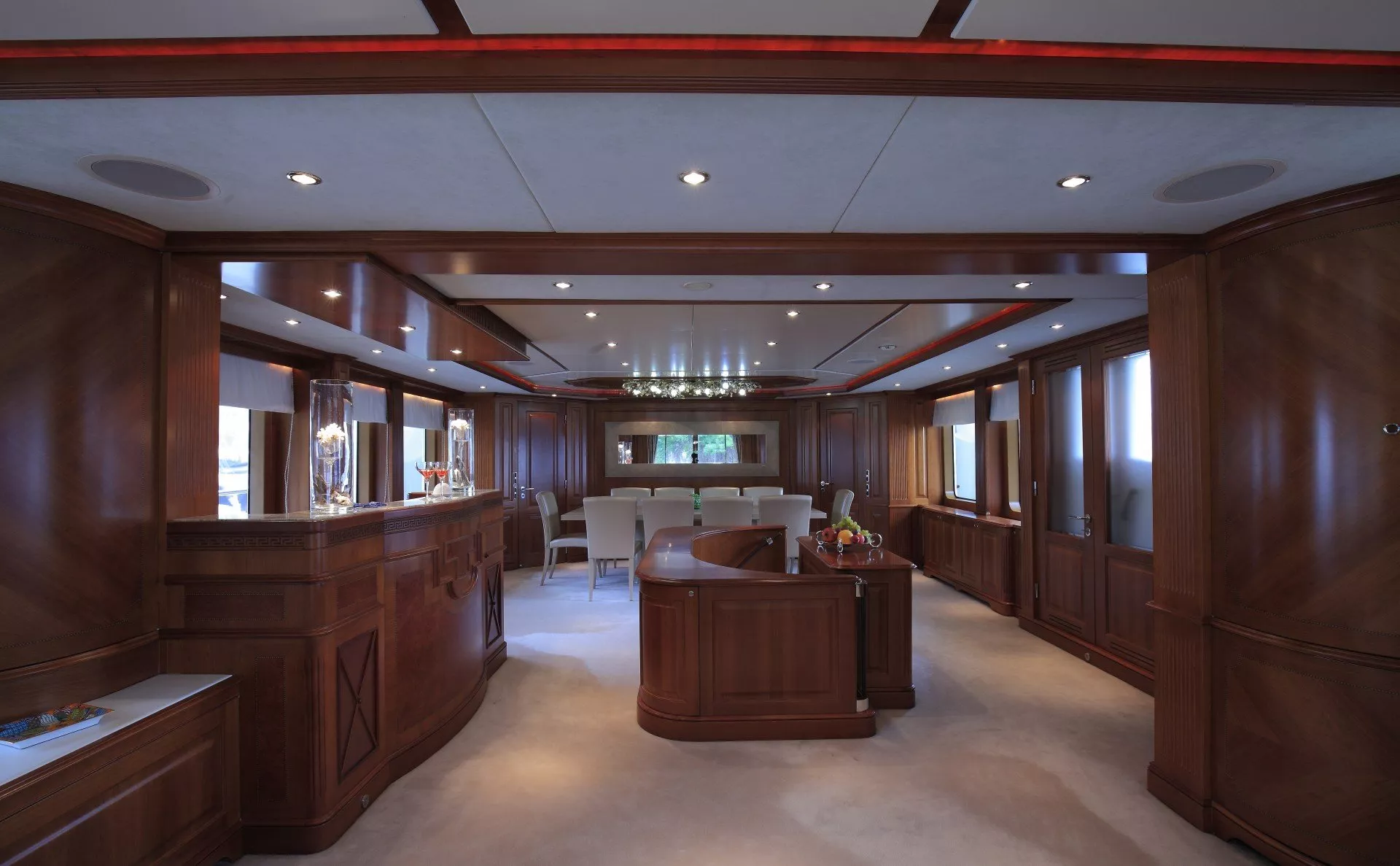 https://dev-api.arconyachts.com/storage/media/28959/conversions/41_4864551417-optimize.webp