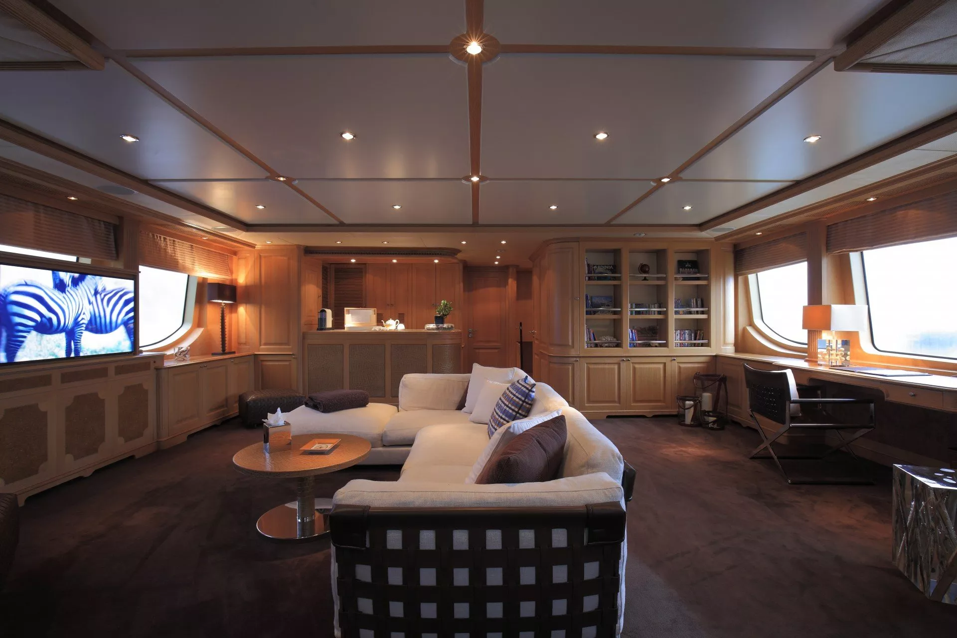 https://dev-api.arconyachts.com/storage/media/28965/conversions/41_0316782266-optimize.webp