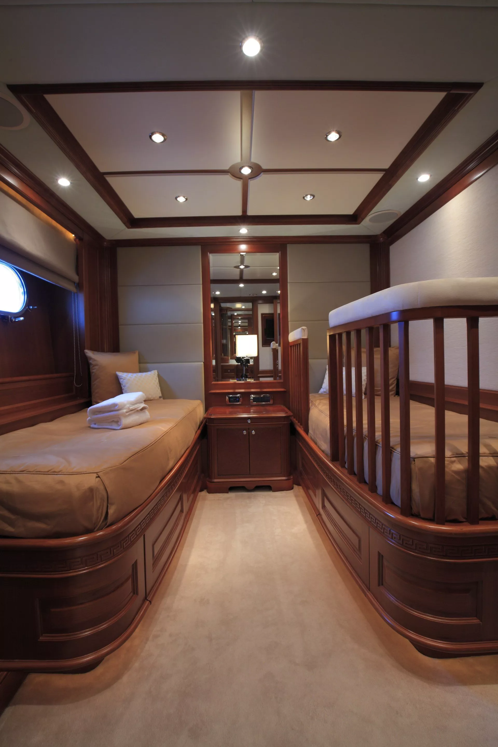 https://dev-api.arconyachts.com/storage/media/28972/conversions/41_2153747488-optimize.webp