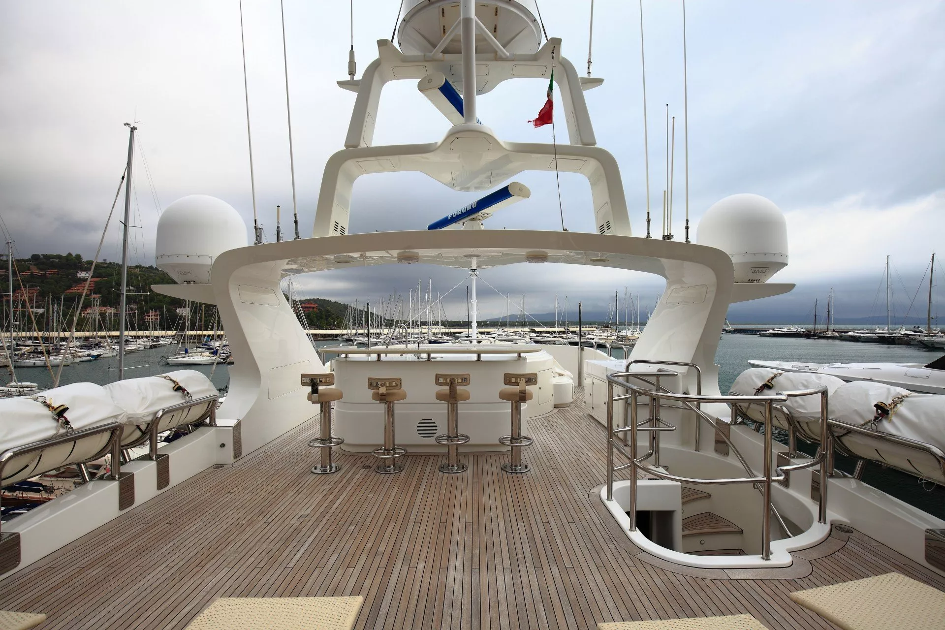 https://dev-api.arconyachts.com/storage/media/28977/conversions/41_8975277261-optimize.webp