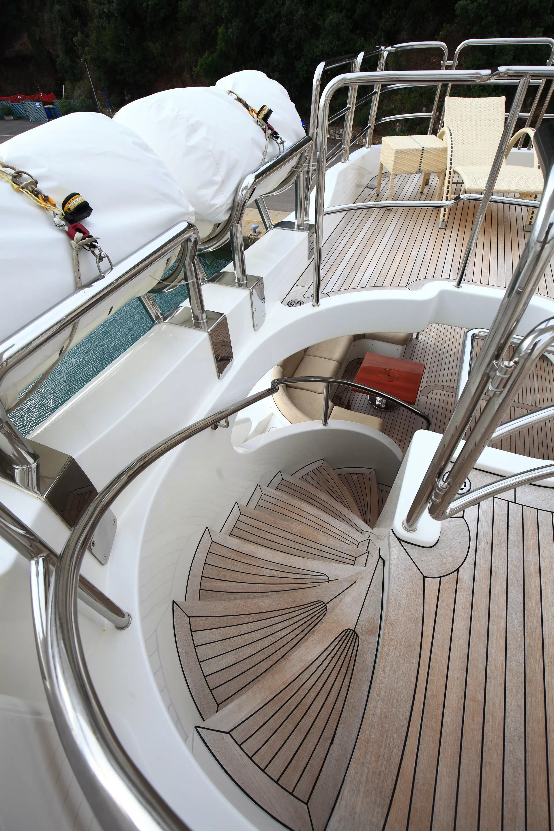 https://dev-api.arconyachts.com/storage/media/28980/conversions/41_8991829937-optimize.webp