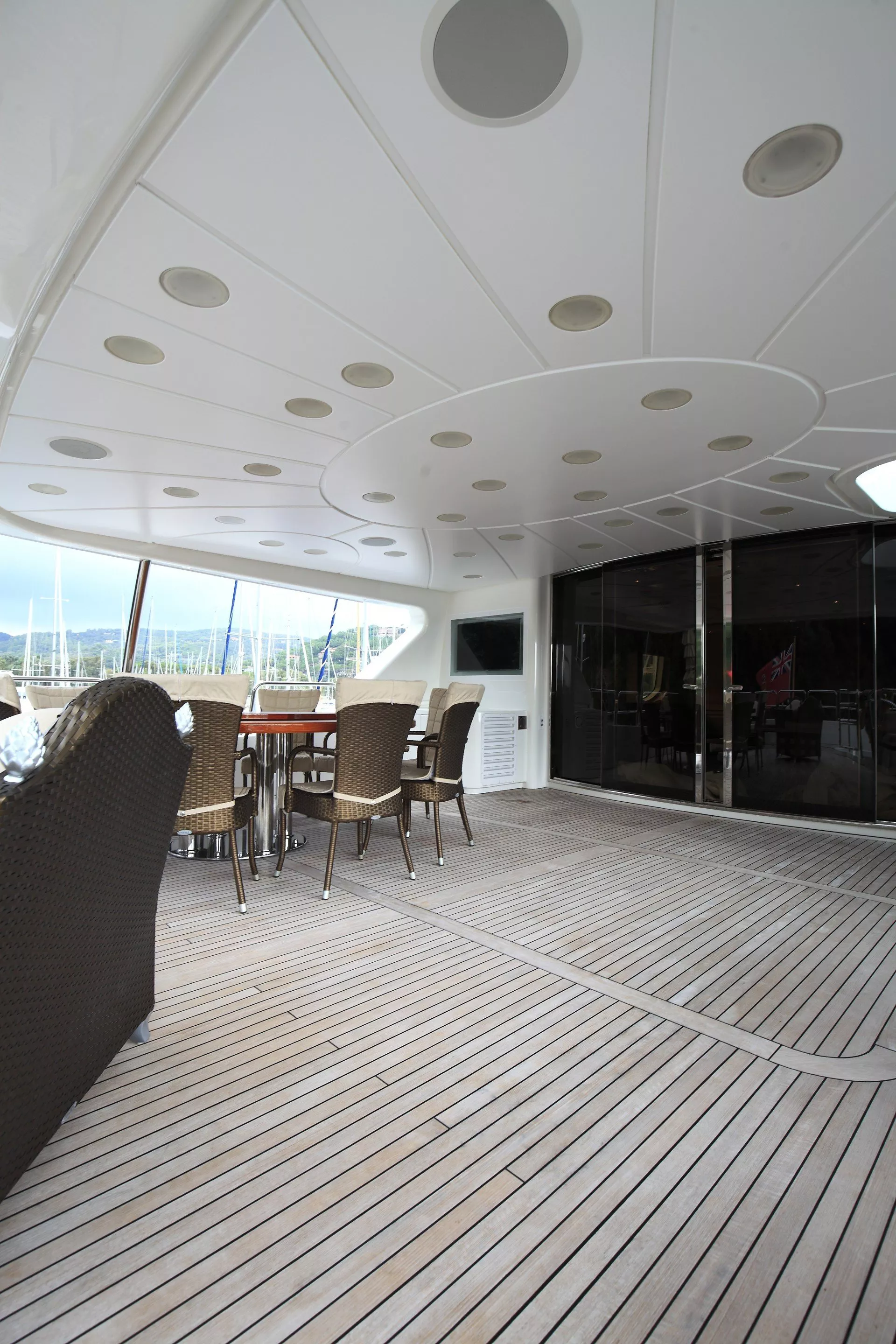https://dev-api.arconyachts.com/storage/media/28987/conversions/41_6321290321-optimize.webp