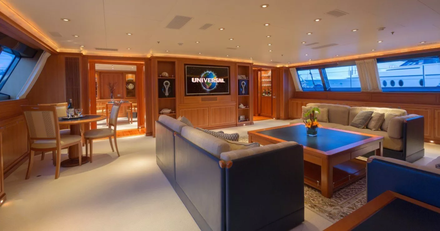 https://dev-api.arconyachts.com/storage/media/29045/conversions/410_4111029945-optimize.webp