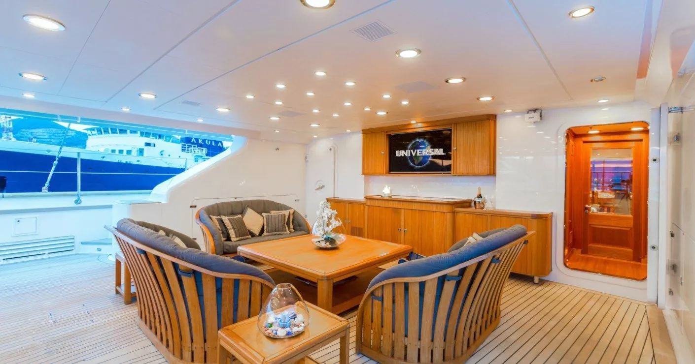 https://dev-api.arconyachts.com/storage/media/29047/conversions/410_9282596818-optimize.webp