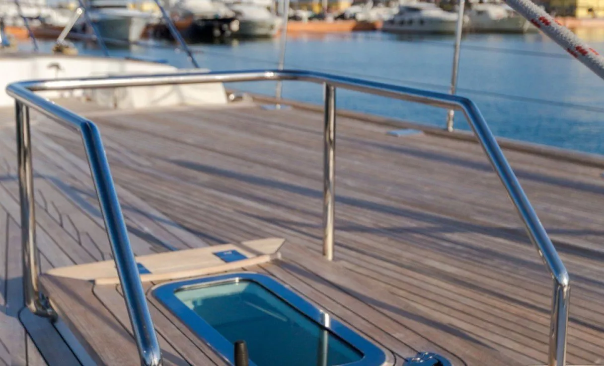 https://dev-api.arconyachts.com/storage/media/29058/conversions/410_7726453956-optimize.webp