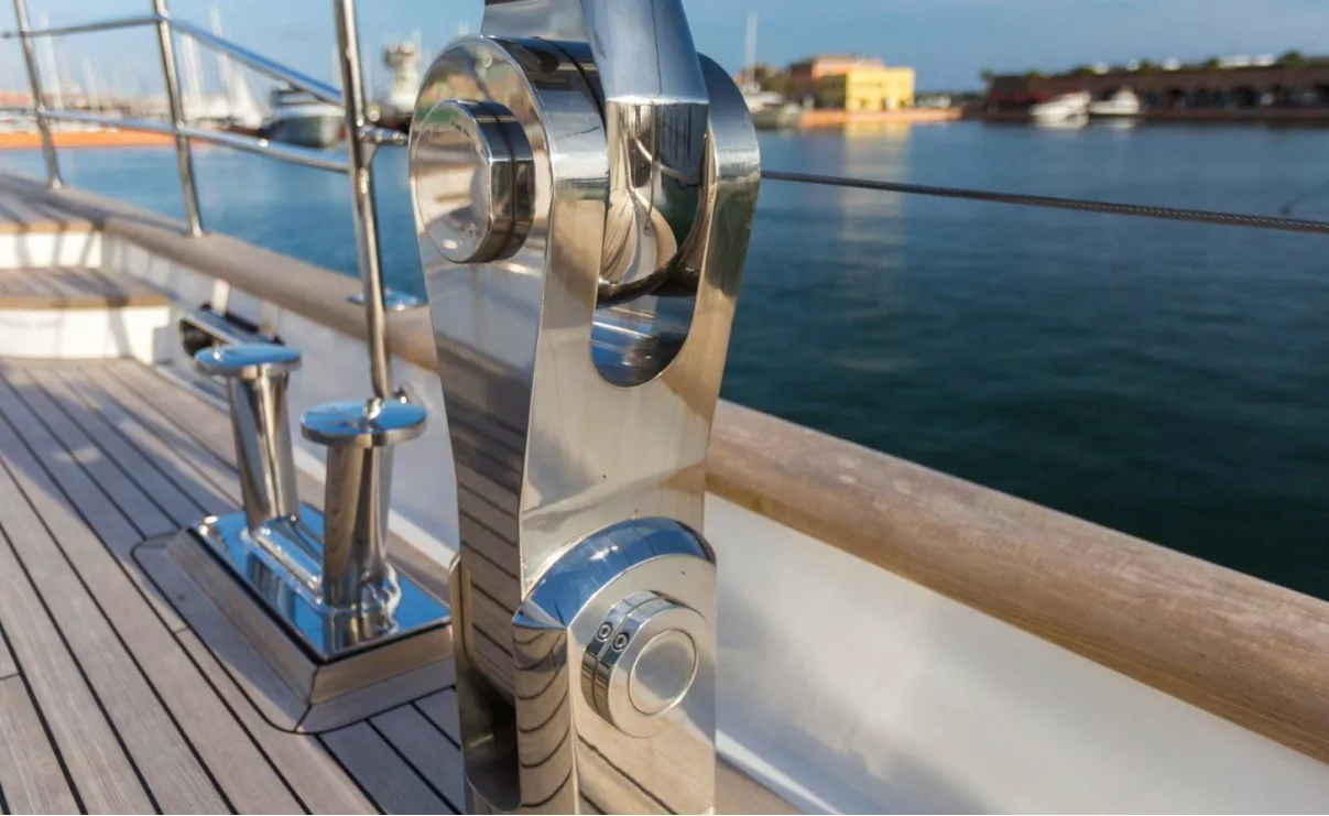 https://dev-api.arconyachts.com/storage/media/29059/conversions/410_5741793071-optimize.webp