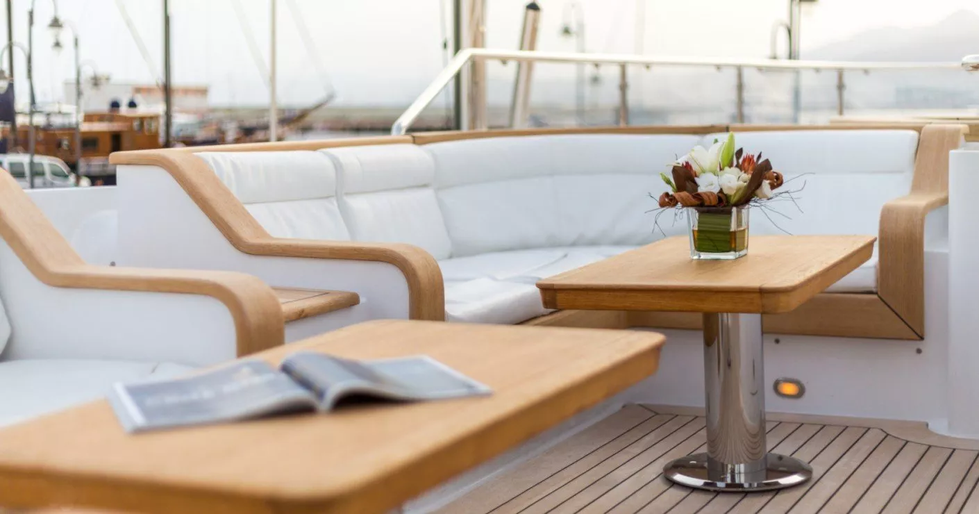 https://dev-api.arconyachts.com/storage/media/29067/conversions/410_5650104408-optimize.webp