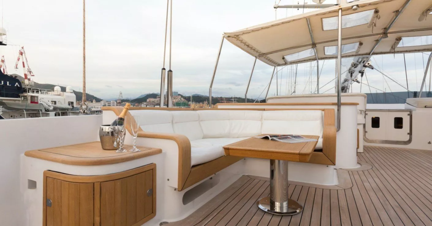 https://dev-api.arconyachts.com/storage/media/29069/conversions/410_0844848751-optimize.webp