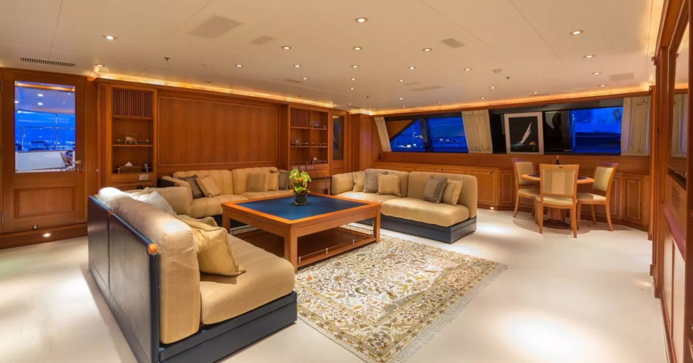 https://dev-api.arconyachts.com/storage/media/29072/conversions/410_6779382382-optimize.webp