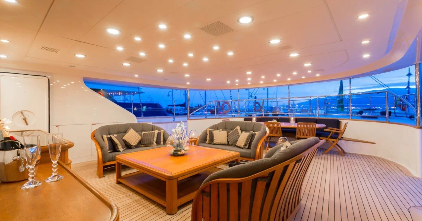 https://dev-api.arconyachts.com/storage/media/29073/conversions/410_9408178283-optimize.webp