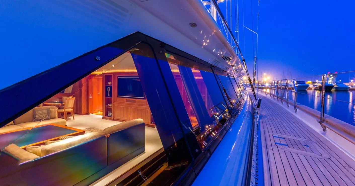 https://dev-api.arconyachts.com/storage/media/29077/conversions/410_5410683766-optimize.webp