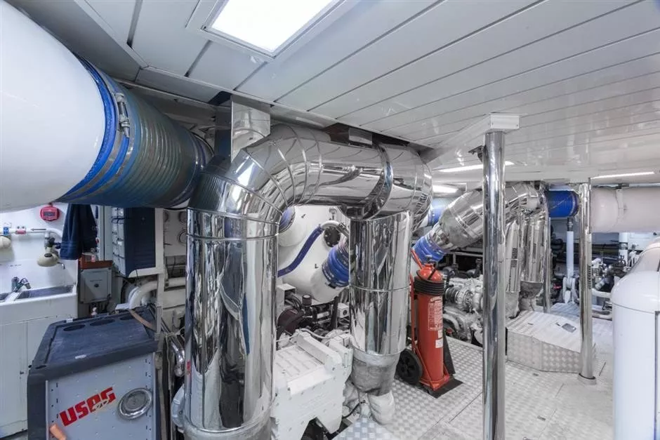 https://dev-api.arconyachts.com/storage/media/29089/conversions/410_9493977827-optimize.webp