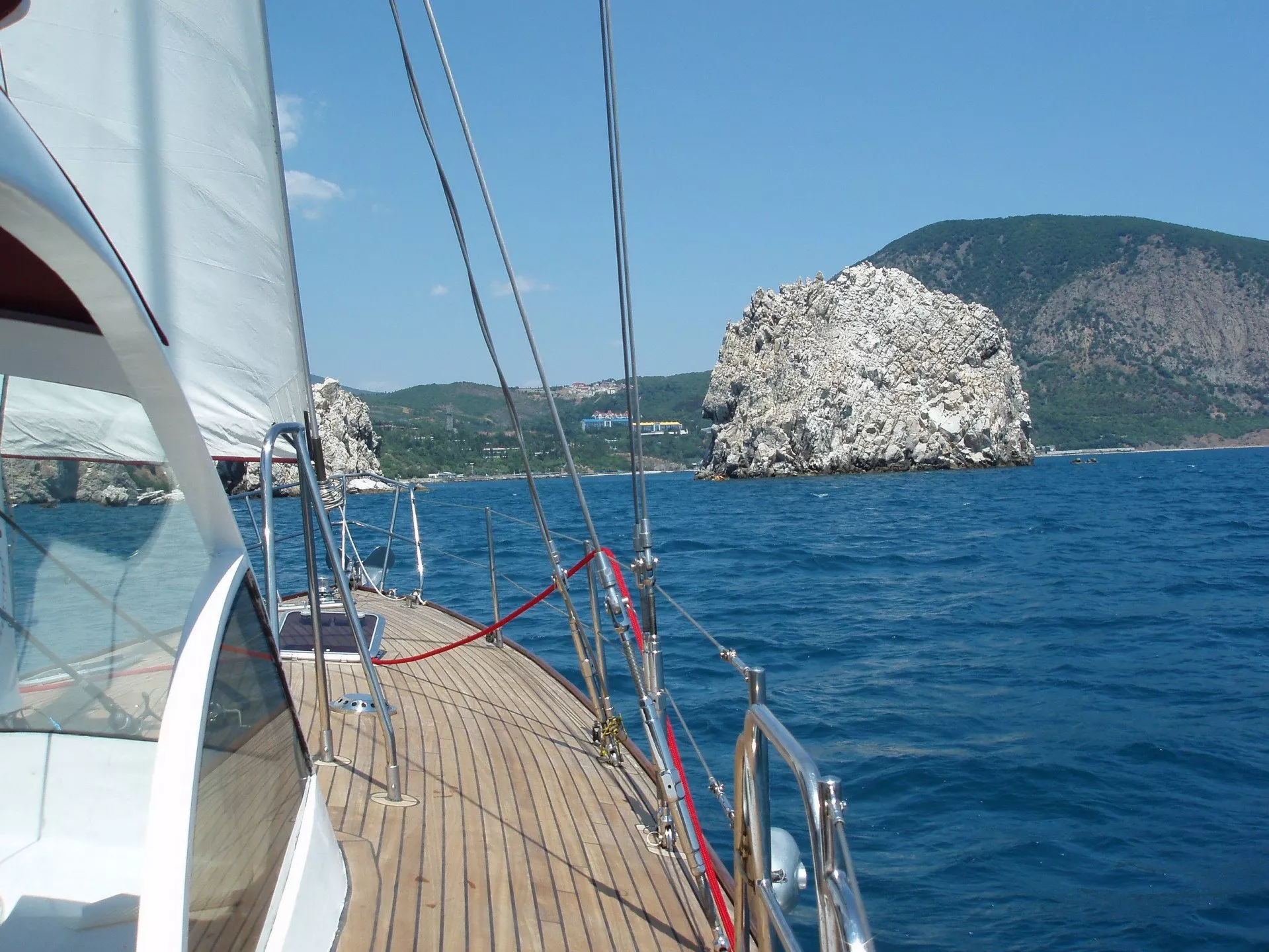 https://dev-api.arconyachts.com/storage/media/29104/conversions/407_2476852748-optimize.webp