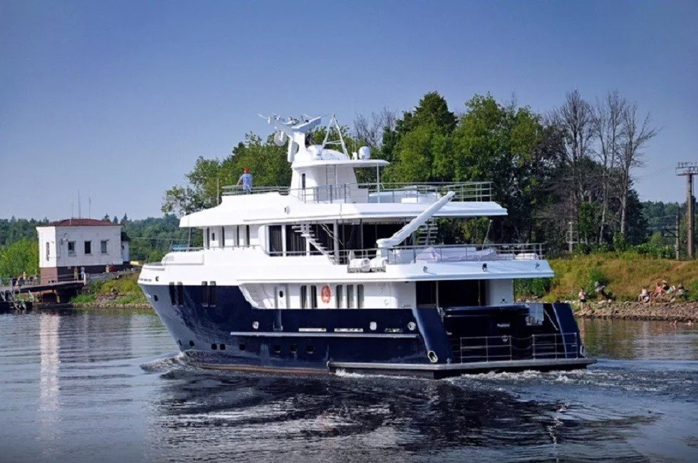 https://dev-api.arconyachts.com/storage/media/29118/conversions/406_8786423892-optimize.webp