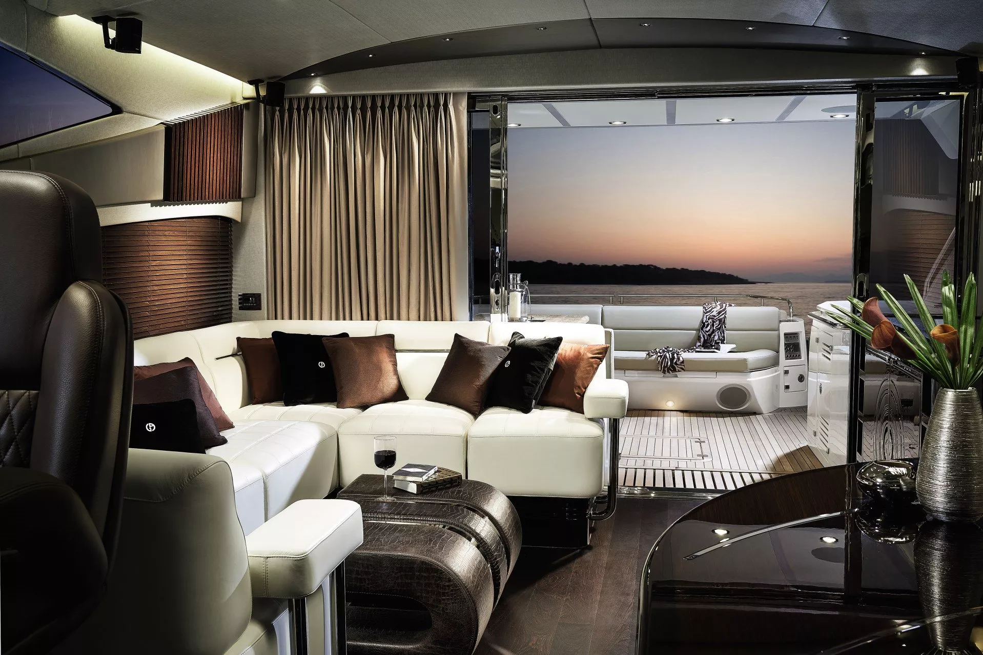 https://dev-api.arconyachts.com/storage/media/29182/conversions/402_9416974381-optimize.webp