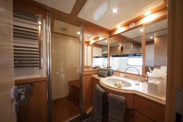https://dev-api.arconyachts.com/storage/media/29193/conversions/400_6549124195-optimize.webp