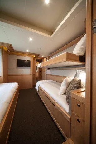 https://dev-api.arconyachts.com/storage/media/29194/conversions/400_0626397523-optimize.webp