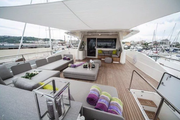 https://dev-api.arconyachts.com/storage/media/29203/conversions/400_7355254555-optimize.webp