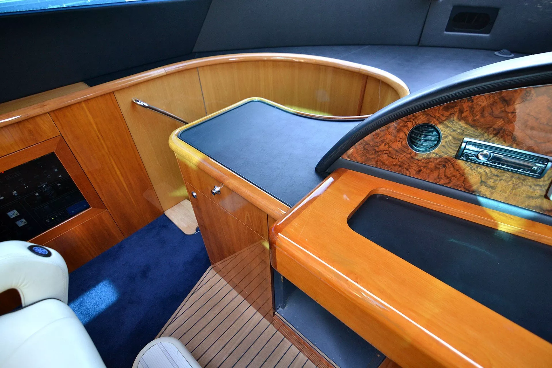 https://dev-api.arconyachts.com/storage/media/29379/conversions/391_6940725636-optimize.webp