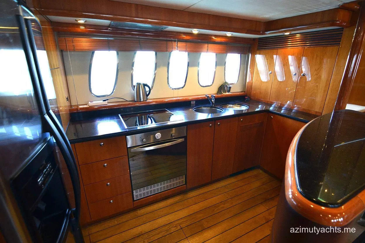 https://dev-api.arconyachts.com/storage/media/29381/conversions/391_9780586541-optimize.webp