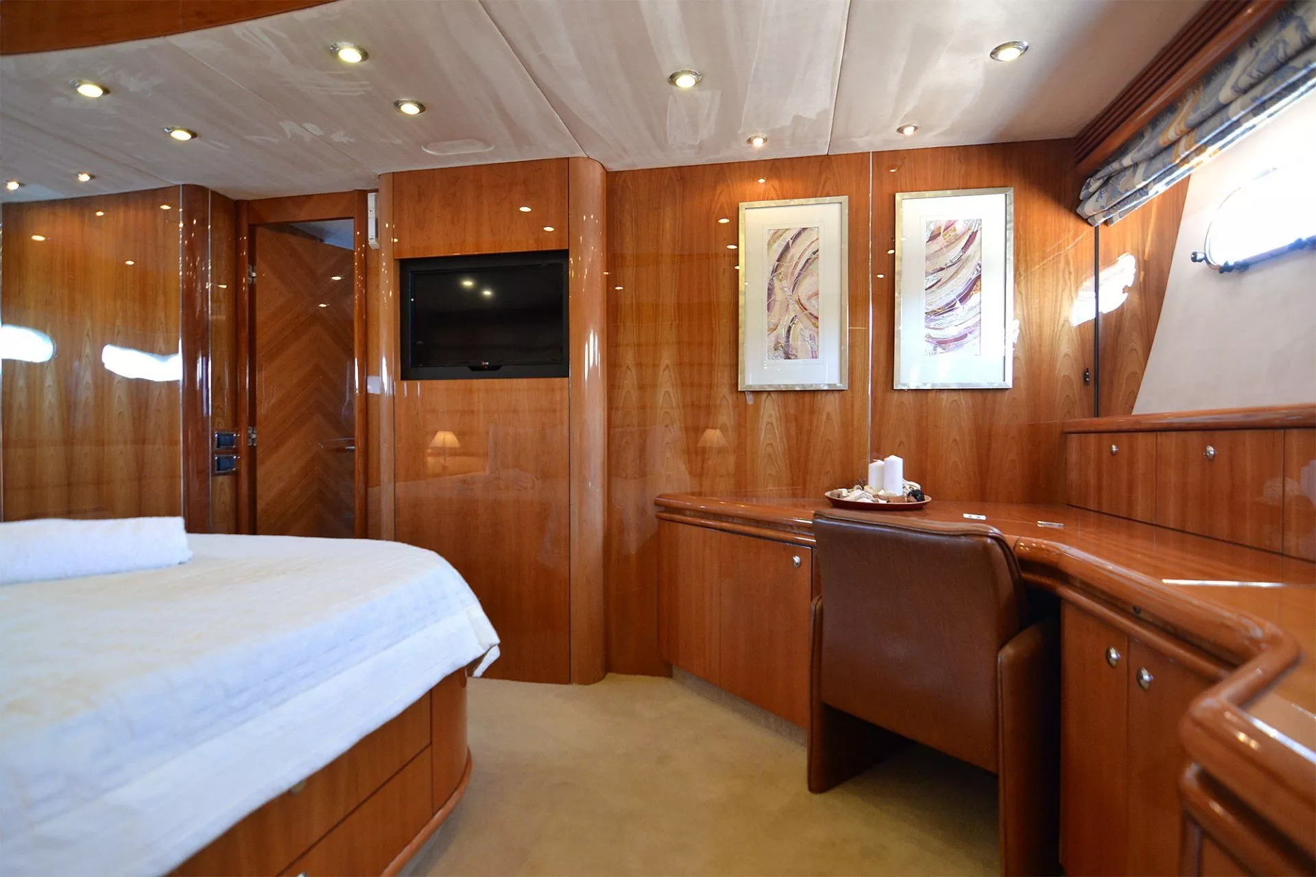 https://dev-api.arconyachts.com/storage/media/29384/conversions/391_5369012714-optimize.webp