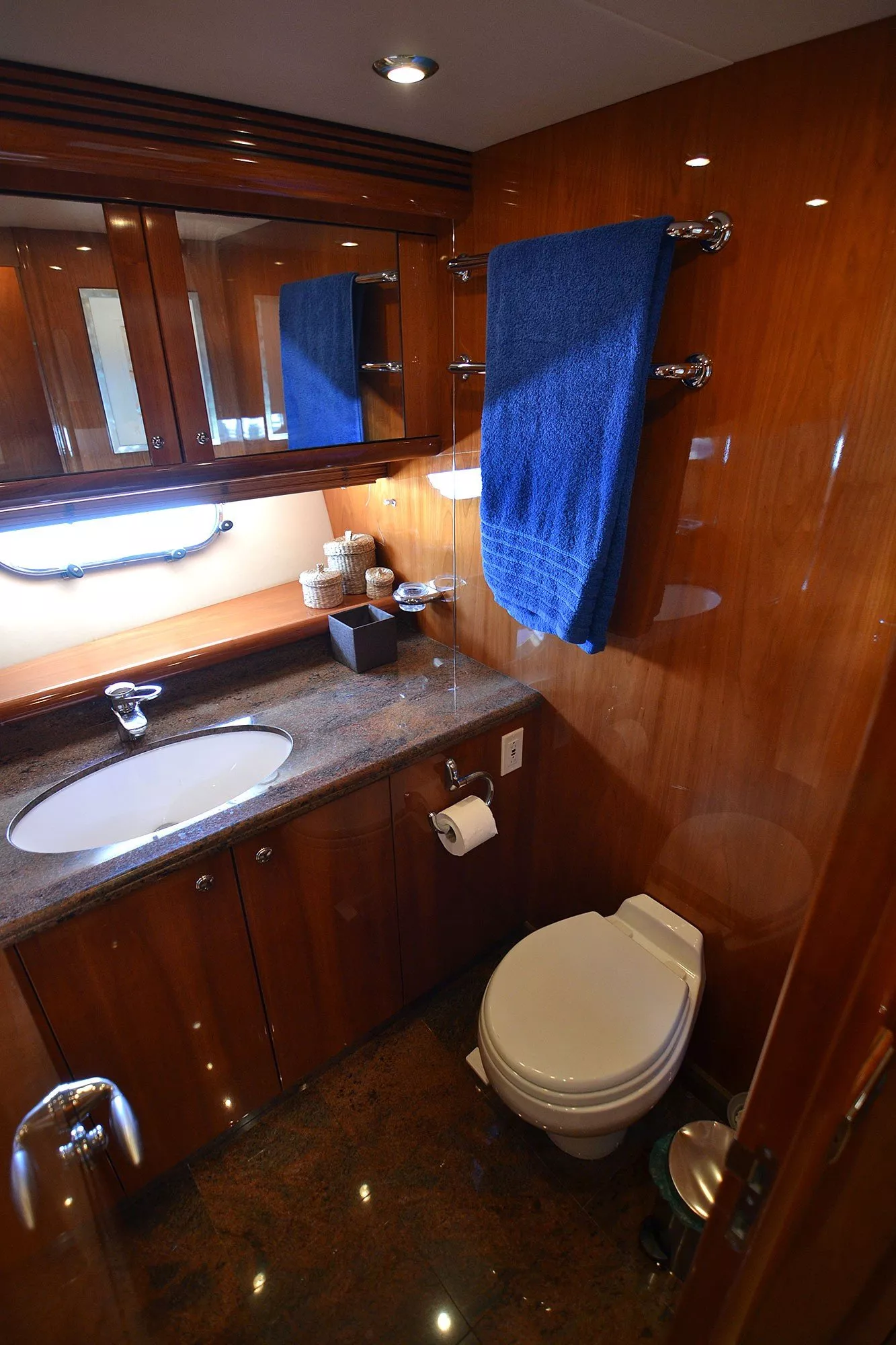 https://dev-api.arconyachts.com/storage/media/29389/conversions/391_8640417086-optimize.webp