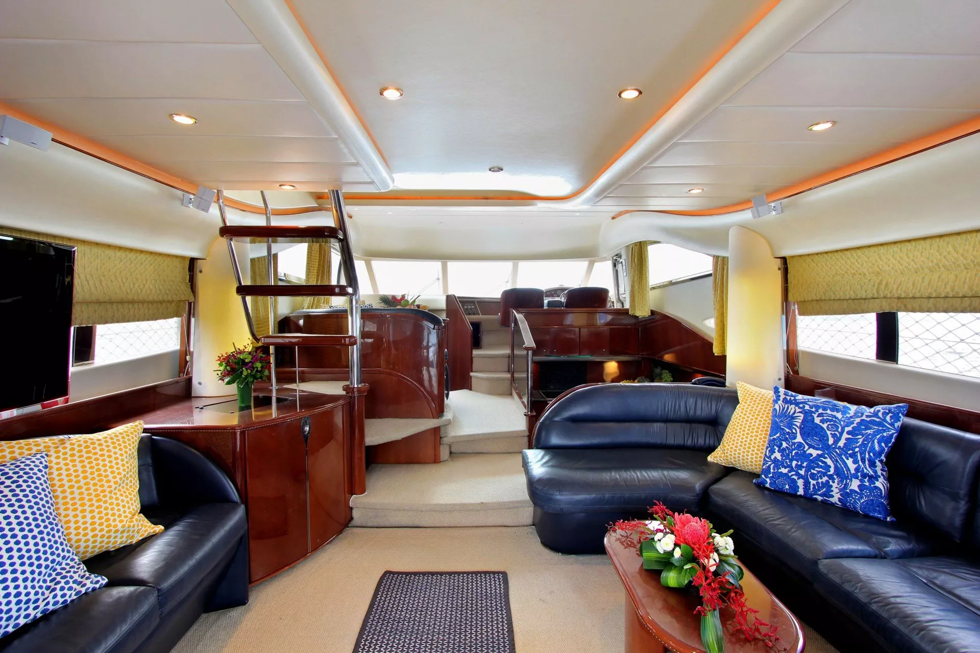 https://dev-api.arconyachts.com/storage/media/29467/conversions/131_6650513203-optimize.webp