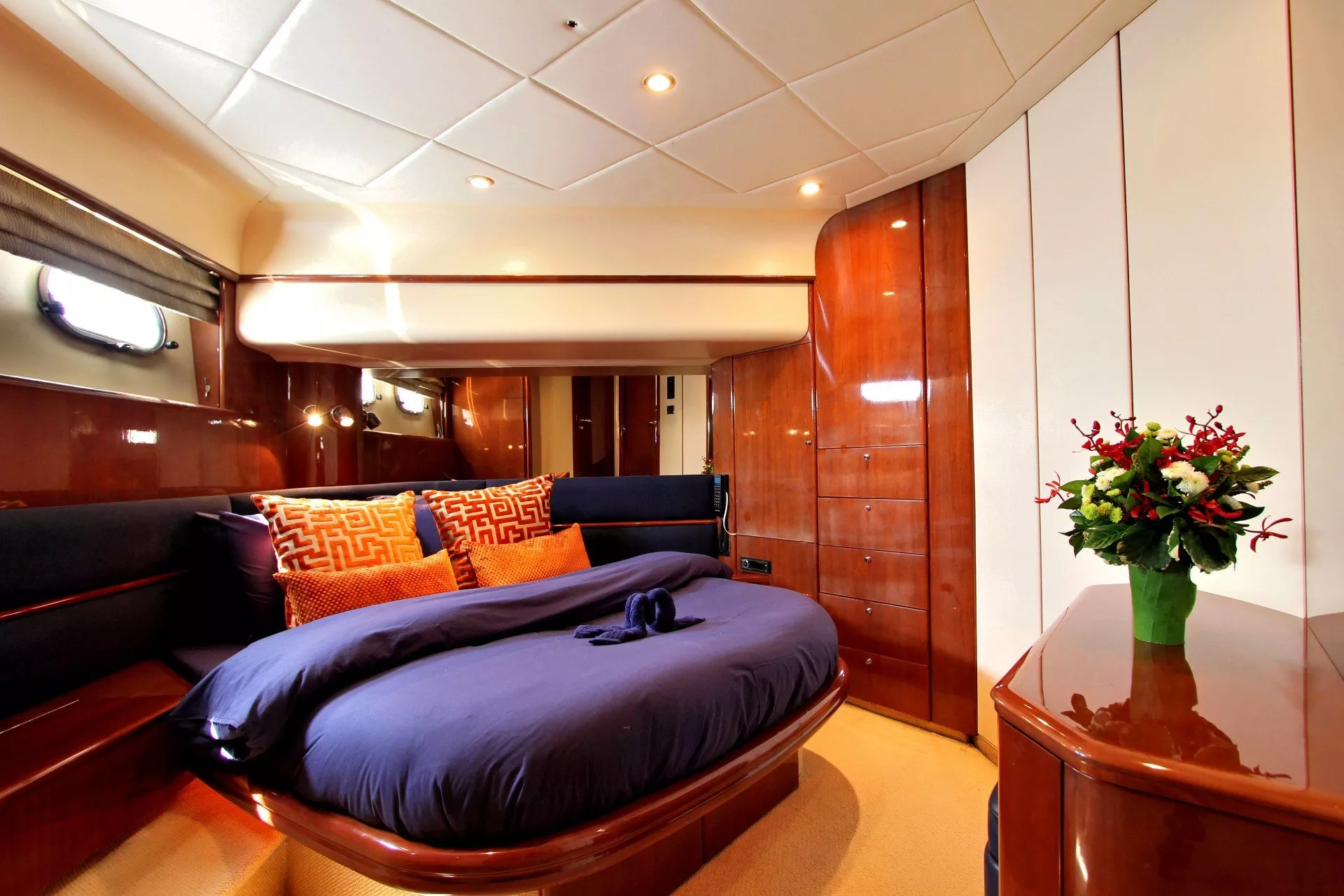 https://dev-api.arconyachts.com/storage/media/29469/conversions/131_2960685293-optimize.webp