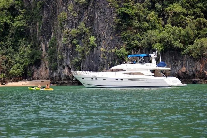 https://dev-api.arconyachts.com/storage/media/29477/conversions/131_1364963044-optimize.webp