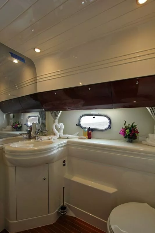 https://dev-api.arconyachts.com/storage/media/29478/conversions/131_3281278115-optimize.webp